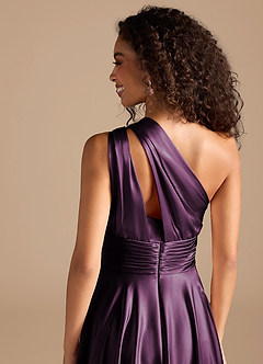 Azazie Charlize Brautjungfernkleider A-Linie One-Shoulder Metallischer Satin Kleid Pflaume image3