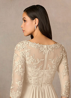 Azazie Hayek vestidos de madre de la novia Vestido de Champán de Gasa de Corte En A con Cuello en V de encaje image10