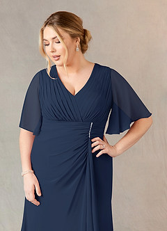 Azazie Carson vestidos de madre de la novia Vestido de Azul Marino Oscuro de Gasa de Corte En A con Encaje de cuello en V image10