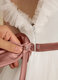 Azazie Amber Robe Demoiselle D'honneur Fillette Robe Trapèze en Tulle Arc Ivoire Cèdre Rose image6