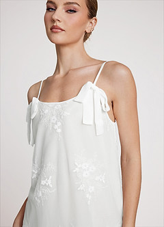 front Vestido lencero clásico de satén con encaje