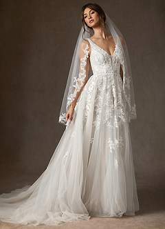 front Blooming Petal-Edged Lace Fingertip Veil