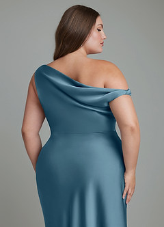 Azazie Emerson Vestidos de damas de honor Vestido Bermudas de Satén Elástico de Corte Sirena con Hombros descubiertos image13
