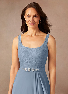 Azazie Ainsling Mère de la mariée Robes Robe Trapèze en Mousseline de soie Dentelle à encolure carrée Bleu Poussiéreux image10