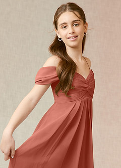 Azazie Kaitlynn Junior Vestido Argila de Chiffon de Linha A com Fora do ombro image6