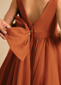 Azazie Seraphina Robe Demoiselle D'honneur Fillette Robe Trapèze en Tulle Plissée Cannelle image6