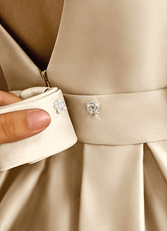Azazie Mapel Robe Demoiselle D'honneur Fillette Robe Princesse en Mat Satiné Plissée Champagne image8