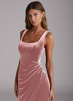 Azazie Mero Vestidos de damas de honor Vestido de Rosa Polvorienta de terciopelo de Corte Recto con Plisado image6