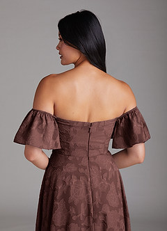 Azazie Sue Robes de demoiselle d'honneur Robe Trapèze Convertible en Blumen-Burnout Épaule décolletée Expresso image6