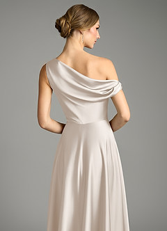 Azazie Xanthe Robes de demoiselle d'honneur Robe Trapèze en Satin extensible Épaules dénudées Albâtre Blanc image6