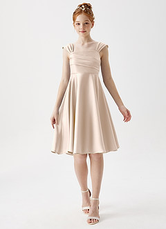 Azazie Amira Junior Vestido de Alabastro Blanco de Satén Elástico de Corte En A con Plisado image1