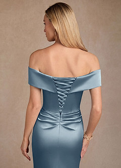 Azazie Laredo vestidos de madre de la novia Vestido Azul Polvoriento de Satén Elástico de Corte Sirena con Hombros descubiertos image7