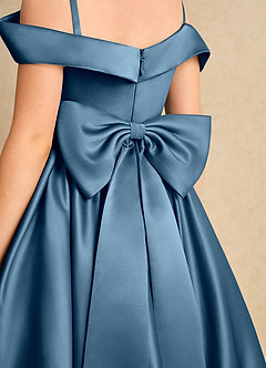 Azazie Favia Jurken voor bloemenmeisjes A-Lijn Jurk van Mat Satijn Off the Shoulder Bermuda image7