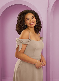Barbie ♥ Azazie Jurken voor bruidsmeisjes Converteerbaar Jurk van Chiffon met A-Lijn Off the Shoulder Taupe image3
