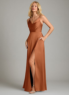 Azazie Sarella Vestidos de damas de honor Vestido de Cobre de Satén Elástico de Corte en A con Plisado image5