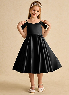 Azazie Favia Robe Demoiselle D'honneur Fillette Robe Trapèze en Mat Satiné Épaule décolletée Noir image4