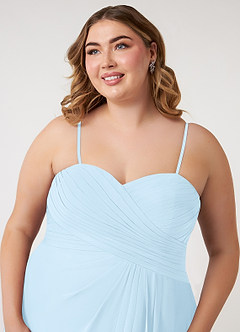 Azazie Arabella Allure Vestidos de damas de honor Vestido de Azul Cielo de Gasa de Corte en A Convertible con Escote de Corazón image19