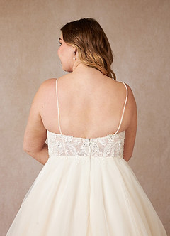 Azazie Tatiana Vestidos de novia Vestido de Blanco Diamante Champán de Tul de Corte en A con Lentejuelas cuello pico image14