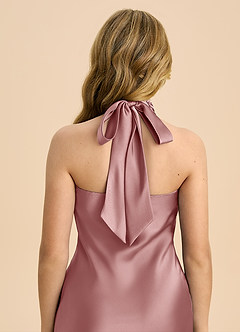 Azazie Chickie Junior Robe Fourreau en Satin extensible Plissée Rose Poussiéreuse image6