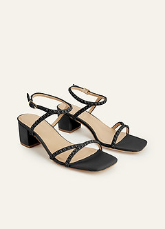 front Bijpassende metallic satijnen blokhakken met parelversiering en vierkante neus.