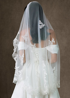 front Velo de encaje con borde de pétalos florecidos hasta la punta de los dedos