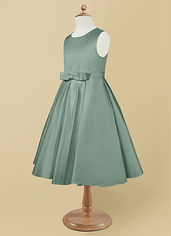 Azazie Coco Blumenmädchenkleider A-Linie Schleifen Matte Satin Kleid Silberner Salbei image7