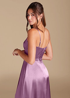 Azazie Halsey Vestidos de damas de honor Vestido de Glicinia de Satén Metálico de Corte en A con Corte Lateral image2