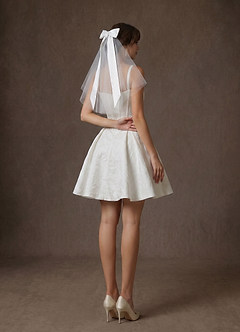 front The Satin Bow Shoulder Veil