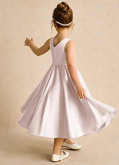 Azazie Hermia Robe Demoiselle D'honneur Fillette Robe Trapèze en Mat Satiné Sans manches Rose Pétale image5