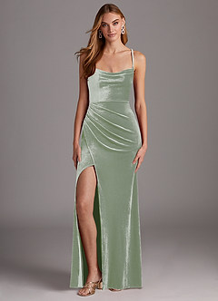 Azazie Kindness Robes de demoiselle d'honneur Robe Fourreau en velours Corset à col bénitier Vert Sauge image1