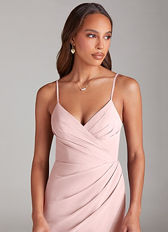 Azazie Maci Robes de demoiselle d'honneur Robe Fourreau en Mousseline de soie Plissée Rose Pâle image5