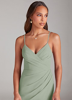 Azazie Maci Robes de demoiselle d'honneur Robe Fourreau en Mousseline de soie Plissée Vert Sauge image5