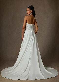 Azazie Ganelle Vestidos de novia Vestido de Diamante Blanco de Satén con cara trasera de crepé de Corte en A con Escote de Corazón image7