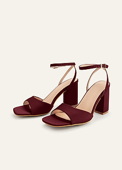 front Escarpins à bout carré en satin stretch assorti