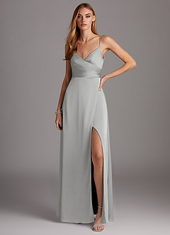 Azazie Calissa Robes de demoiselle d'honneur Robe Trapèze en Satin extensible Col V plissé Argent image1