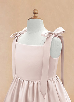 Azazie Chelsie Blumenmädchenkleider A-Linie Schleifen Matte Satin Kleid Blassrosa image8