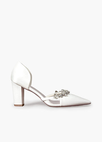 front Satijnen pumps met puntige neus en kristallen band