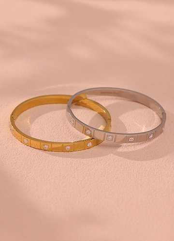 front Caroline Bangle