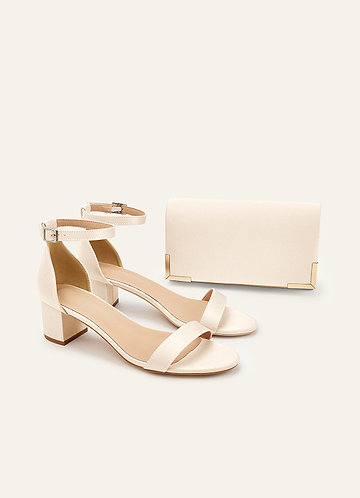 front Ensemble de sandales à talons carrés en satin mat de couleur assortie et d'une pochette enveloppe