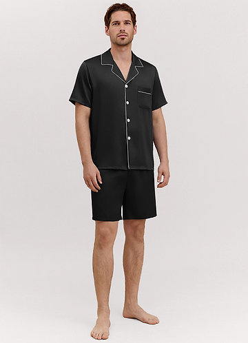 front Svart Herrpyjamasset med korta ärmar i satin
