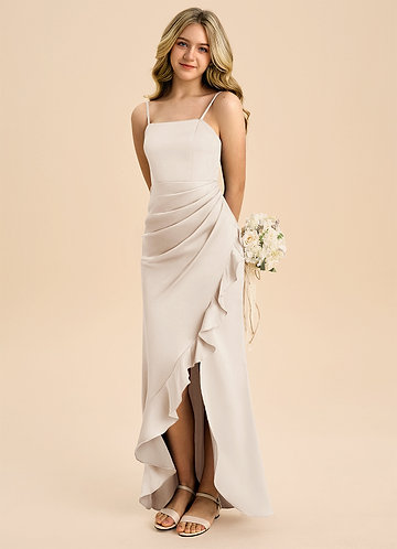 Azazie Buzzy Junior Vestido de Alabastro Blanco de Satén Elástico de Corte Recto con Plisado image1