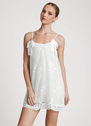 front Branco Vestido clássico de cetim com renda transparente