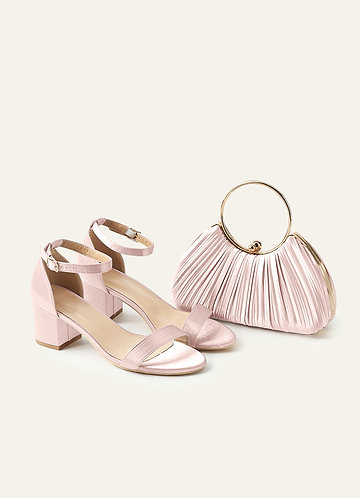 front Bijpassende kleur Metallic satijnen blok lage hak sandalen geplooide handtas set