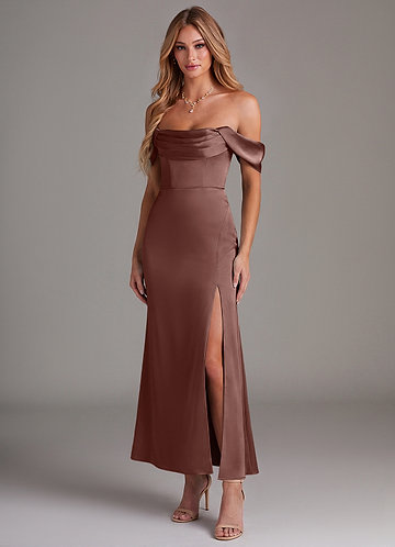 Azazie Saige Robes Demoiselle d'honneur Robe Sirène en Satin extensible Épaule décolletée Expresso image1