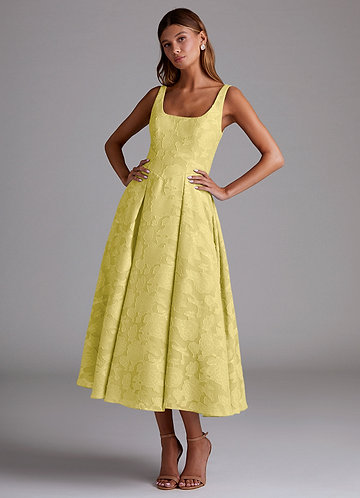 Azazie Amalie Robes Demoiselle d'honneur Robe Trapèze en Blumen-Burnout Plissée Canari image1