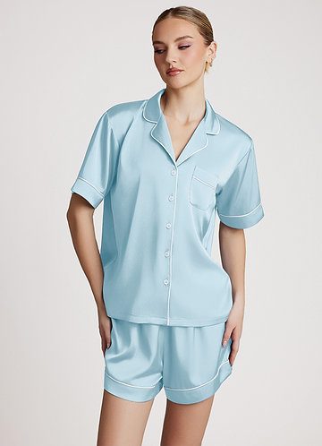 front 스카이 블루 새틴 콘트라스트 파이핑 파자마 세트
