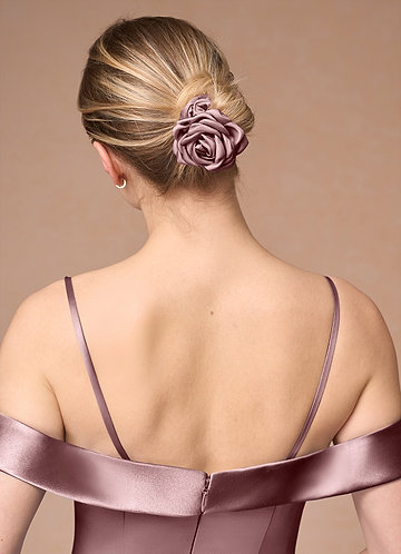 front Set di scrunchie in raso opaco rosa coordinato