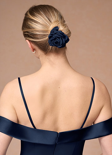 front Ensemble de chouchous roses en satin mat de couleur assortie