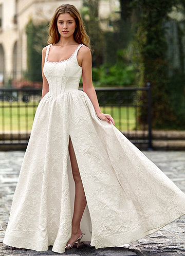 Thyme Creme Vestido de baile evasê com flores 3D image1