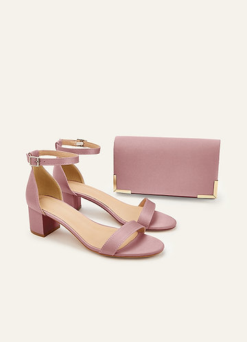 front Ensemble de sandales à talons carrés en satin mat de couleur assortie et d'une pochette enveloppe